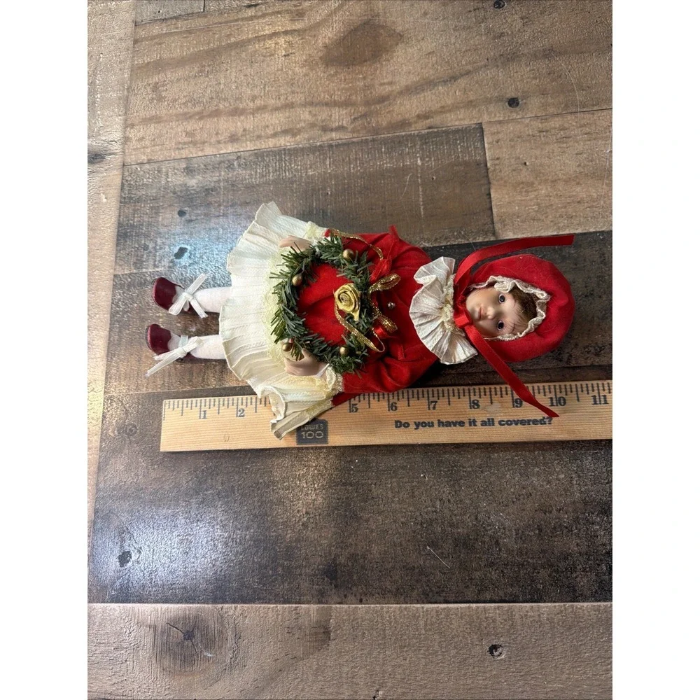 Yuletide Treasures add touch